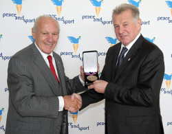 Hungary President Pál Schmitt receives the United States Sports Academy’s 2011 Eagle Award